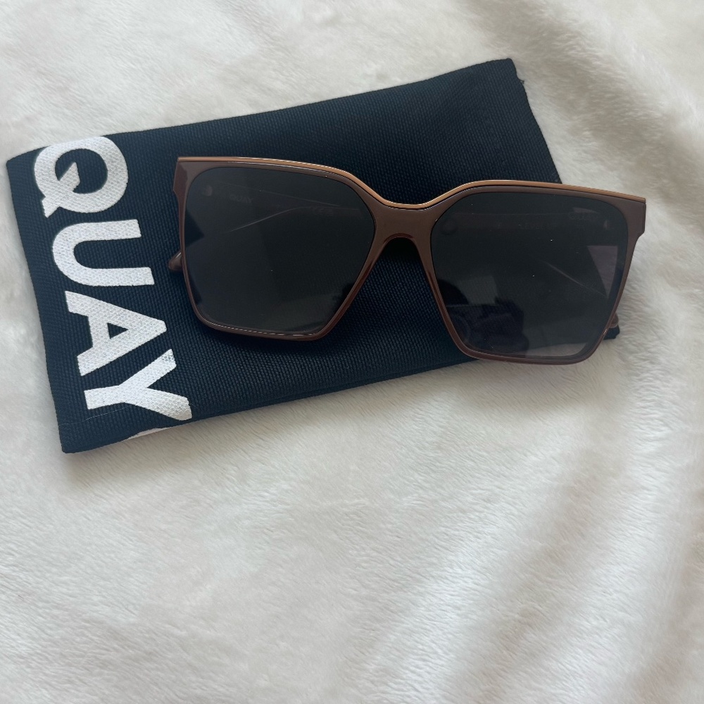 Quay Australia Women's Level Up Brown Sunglasses with Carrying Case